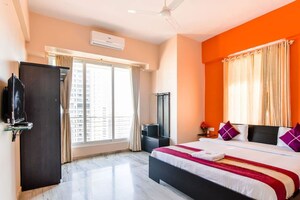 Bedroom in 4 BHK Apartment at Madhukunj Apartment Prabhadevi, Prabhadevi – for Rent