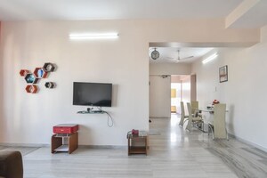 Living Room in 4 BHK Apartment at Madhukunj Apartment Prabhadevi, Prabhadevi – for Rent