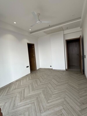 Room in 4 BHK Apartment at ABA County 107, Sector 107 – for Rent