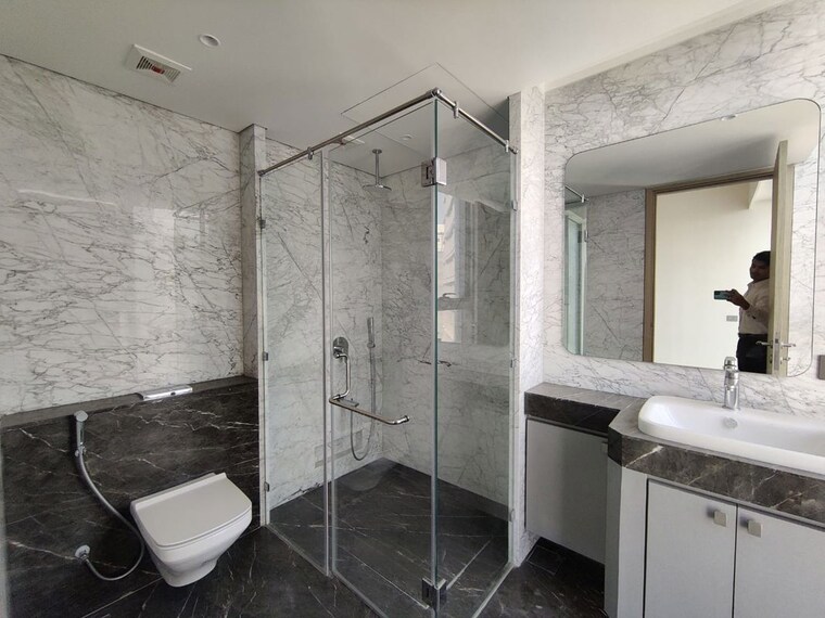 Bathroom, rustomjee-crown 4 Bedroom 2500 Sq.Ft. Apartment In Prabhadevi Mumbai 10408400