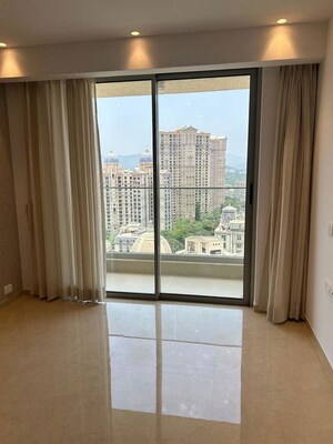 Room in 2 BHK Apartment at Hiranandani Highland, Powai – for Rent