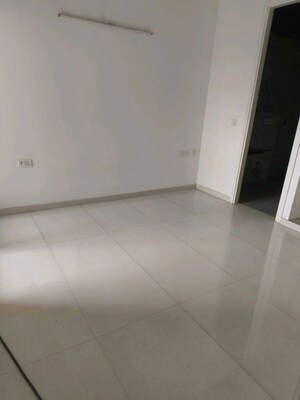 Room in 3 BHK Apartment at Arihant Abode, Sector 10 Greater Noida – for Sale