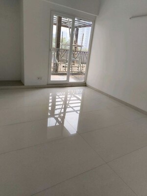 Room in 3 BHK Apartment at Arihant Abode, Sector 10 Greater Noida – for Sale