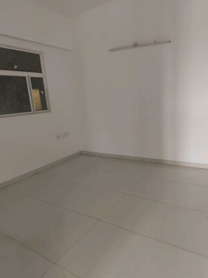 Room in 3 BHK Apartment at Arihant Abode, Sector 10 Greater Noida – for Sale