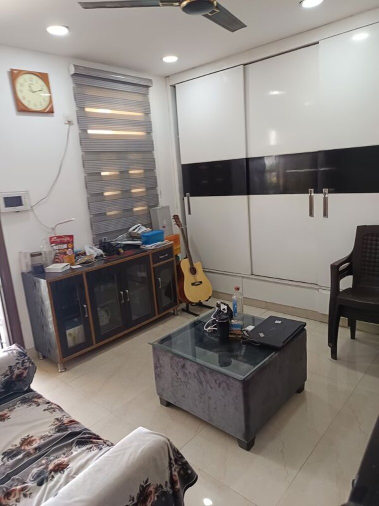 Living Room, rohini sector 11 1.5 Bedroom 1200 Sq.Ft. Builder Floor In Rohini Sector 11 Delhi 10408434