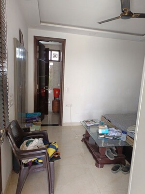 Living Room in 1.5 BHK Builder Floor at Rohini Sector 11 – for Rent