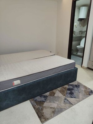 Furnished Amenities in 3 BHK Builder Floor at Gautam Nagar – for Rent