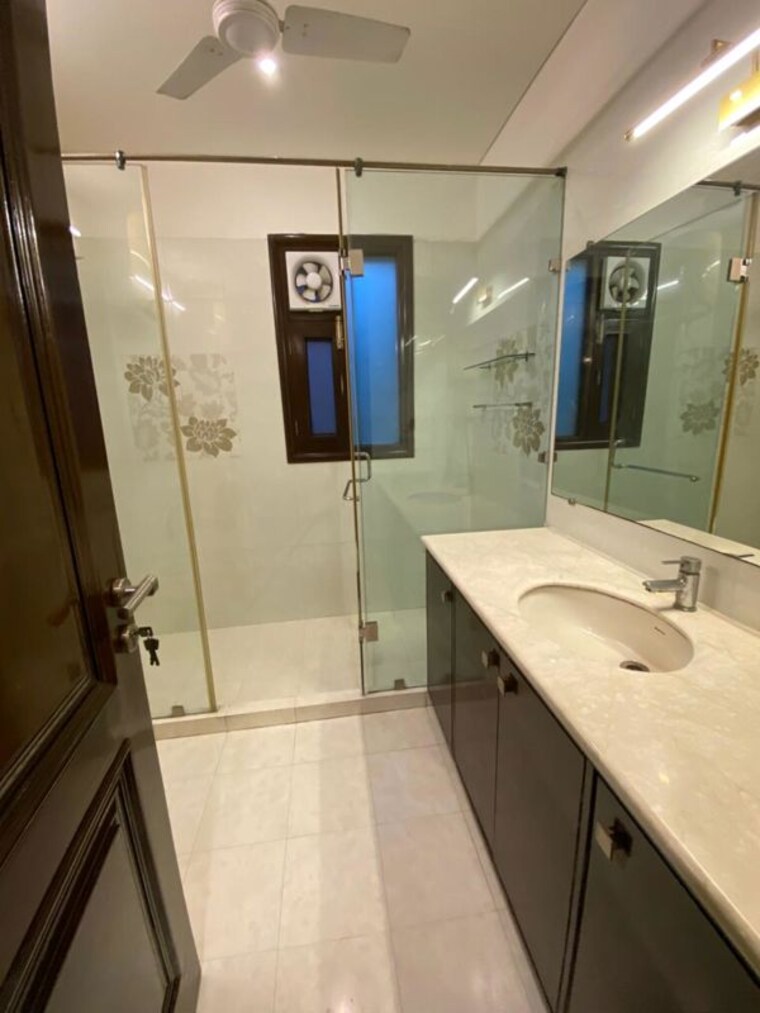Kitchen, defence colony 3 Bedroom 2500 Sq.Ft. Builder Floor In Defence Colony Delhi 10408445