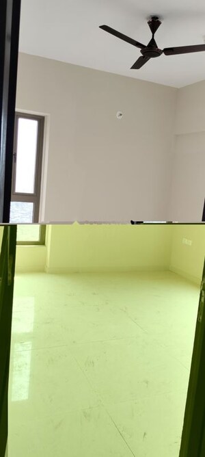 Room in 2.5 BHK Apartment at Kalpavruksh Garden 1, Kandivali West – for Rent