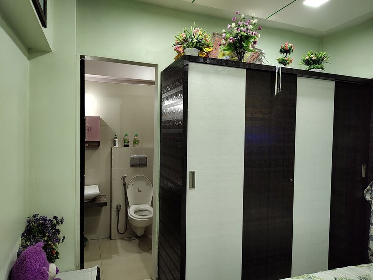 Bathroom, rc-ivy-homes 3 Bedroom 1200 Sq.Ft. Apartment In Kurla Mumbai 10408454