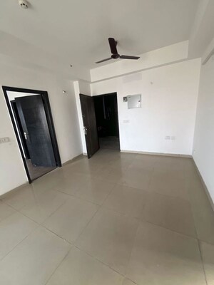 Room in 2.5 BHK Apartment at Ajnara Homes, Sector 16b Greater Noida – for Sale