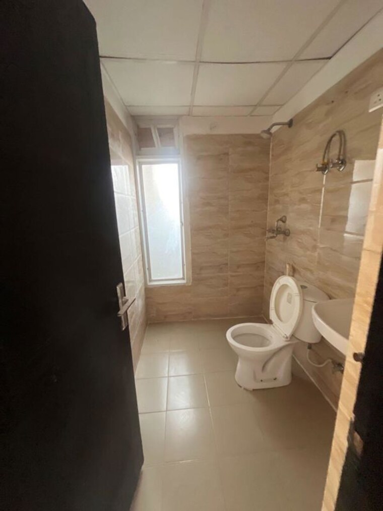 Bathroom, ajnara-homes 2.5 Bedroom 1085 Sq.Ft. Apartment In Sector 16b Greater Noida Greater Noida 10408455