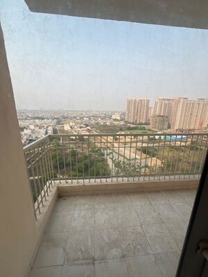 Swimming Pool in 2.5 BHK Apartment at Ajnara Homes, Sector 16b Greater Noida – for Sale