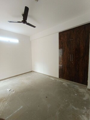 Room in 2.5 BHK Apartment at Ajnara Le Garden, Sector 16b Greater Noida – for Sale
