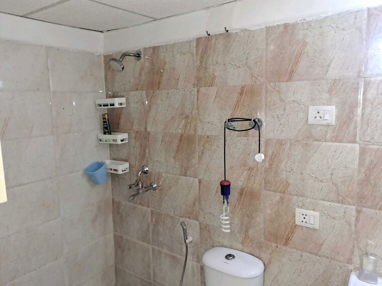 Bathroom, ajnara-le-garden 3 Bedroom 1295 Sq.Ft. Apartment In Sector 16b Greater Noida Greater Noida 10408540