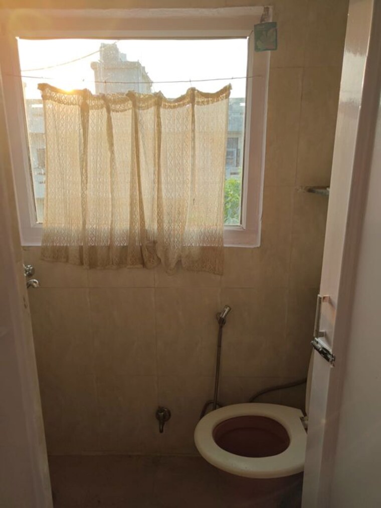 Bathroom, lajpat nagar ii 2 Bedroom 900 Sq.Ft. Builder Floor In Lajpat Nagar ii Delhi 10408547