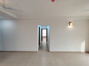 Room in  Apartment at Bhartiya Nikoo Homes Phase 2, Thanisandra Main Road – for Rent