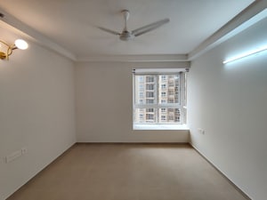 Room in  Apartment at Bhartiya Nikoo Homes Phase 2, Thanisandra Main Road – for Rent