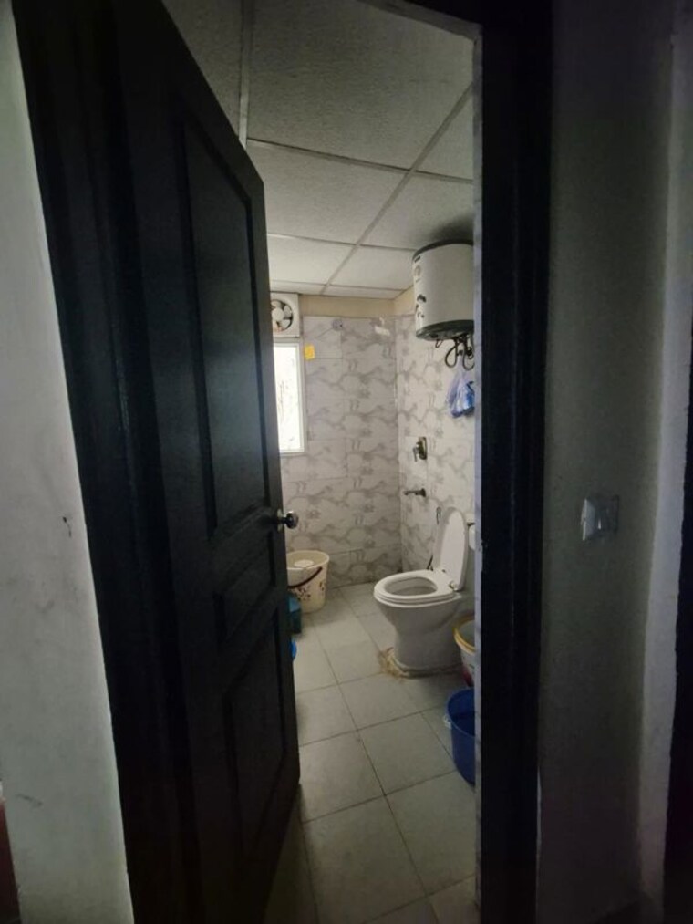 Bathroom, sethi-max-royal 2 Bedroom 940 Sq.Ft. Apartment In Sector 76 Noida 10408555