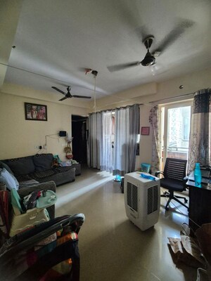 Team Area in 2 BHK Apartment at Sethi Max Royal, Sector 76 – for Rent