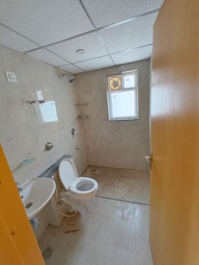 Bathroom, anukampa-sky-lounges 3 Bedroom 1500 Sq.Ft. Apartment In Mansarovar Jaipur 10408556