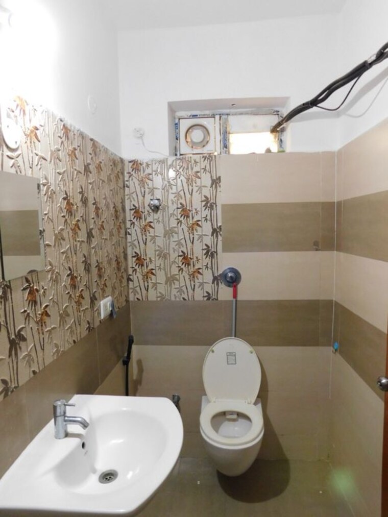 Bathroom, kondapur 2 Bedroom 1400 Sq.Ft. Builder Floor In Kondapur Hyderabad 10408560