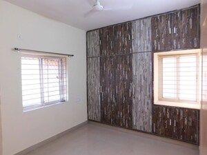Room in 3 BHK Builder Floor at Kondapur – for Rent