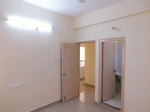 Room in 3 BHK Builder Floor at Kondapur – for Rent