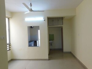 Room in 3 BHK Builder Floor at Kondapur – for Rent
