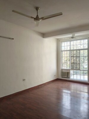 Room in 6+ BHK Villa at Eldeco Mansionz, Sector 48 – for Sale