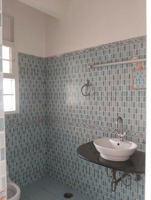 Bathroom in 6+ BHK Villa at Eldeco Mansionz, Sector 48 – for Sale