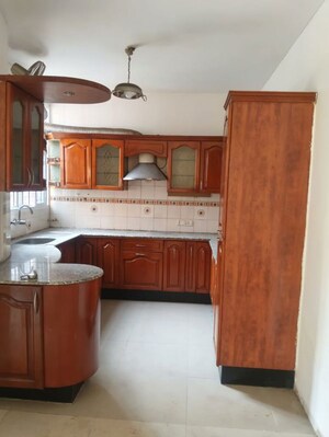Kitchen in 6+ BHK Villa at Eldeco Mansionz, Sector 48 – for Sale