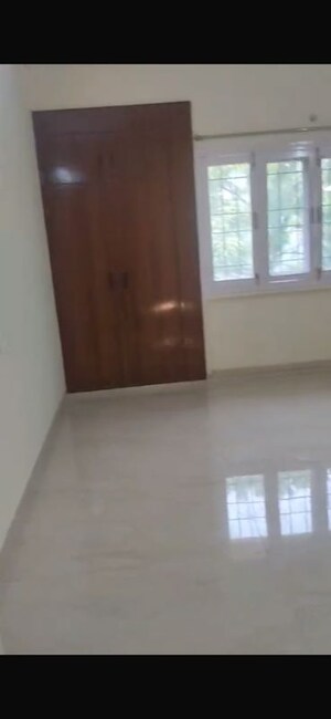 Room in 3 BHK Independent House at Sector 20 – for Rent