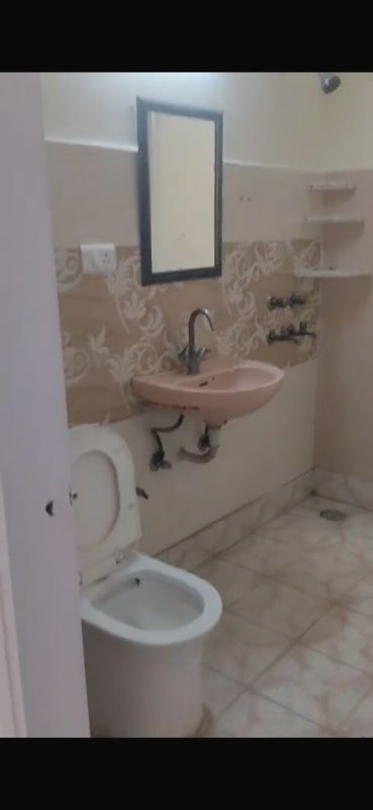 Bathroom, sector 20 3 Bedroom 2000 Sq.Ft. Independent House In Sector 20 Noida 10408571