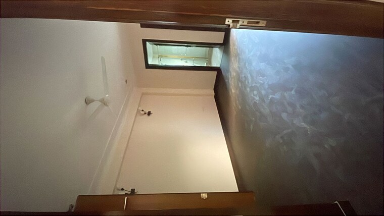 Room, nehru enclave 3 Bedroom 200 Sq.Yd. Builder Floor In Nehru Enclave Delhi 10408595