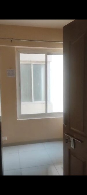Room in 2 BHK Apartment at Wave Dream Homes, Wave City – for Rent