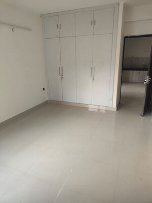 Room in 3 BHK Apartment at Unitech Fresco, Sector 50 – for Sale