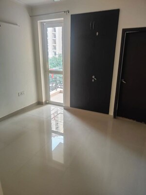 Room in 3 BHK Apartment at Unitech Fresco, Sector 50 – for Sale