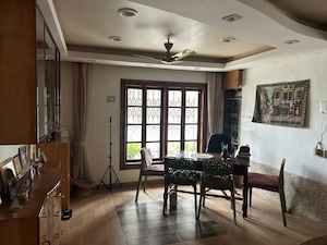 Hall in 3 BHK Apartment at Versova – for Rent