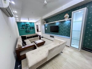 Team Area in 5 BHK Builder Floor at Sushant Lok ii – for Rent