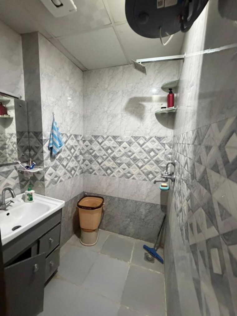Bathroom, sector 15 2 Bedroom 1400 Sq.Ft. Builder Floor In Sector 15 Gurgaon 10408678