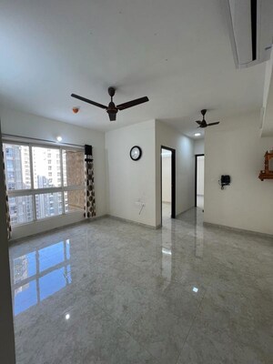 Room in 2 BHK Apartment at Lodha Amara, Kolshet Road – for Rent