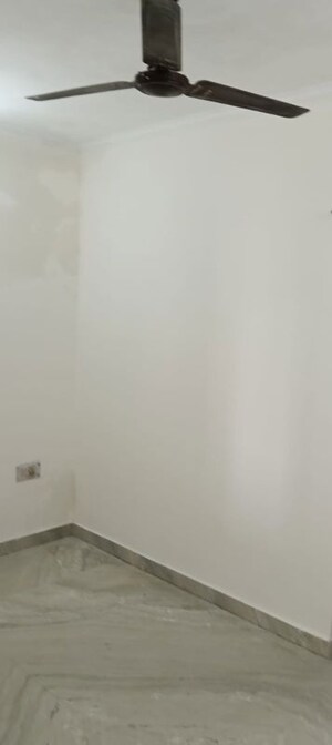 Room in 2 BHK Independent House at Sri Niwaspuri – for Rent