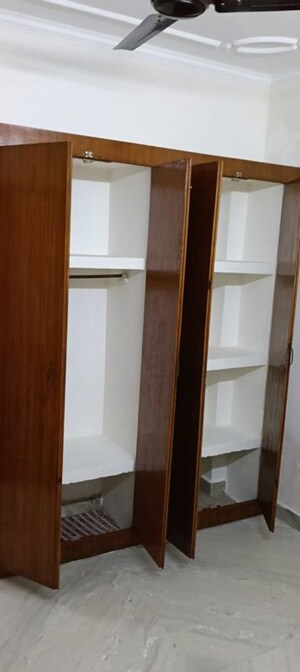 Room in 2 BHK Independent House at Sri Niwaspuri – for Rent