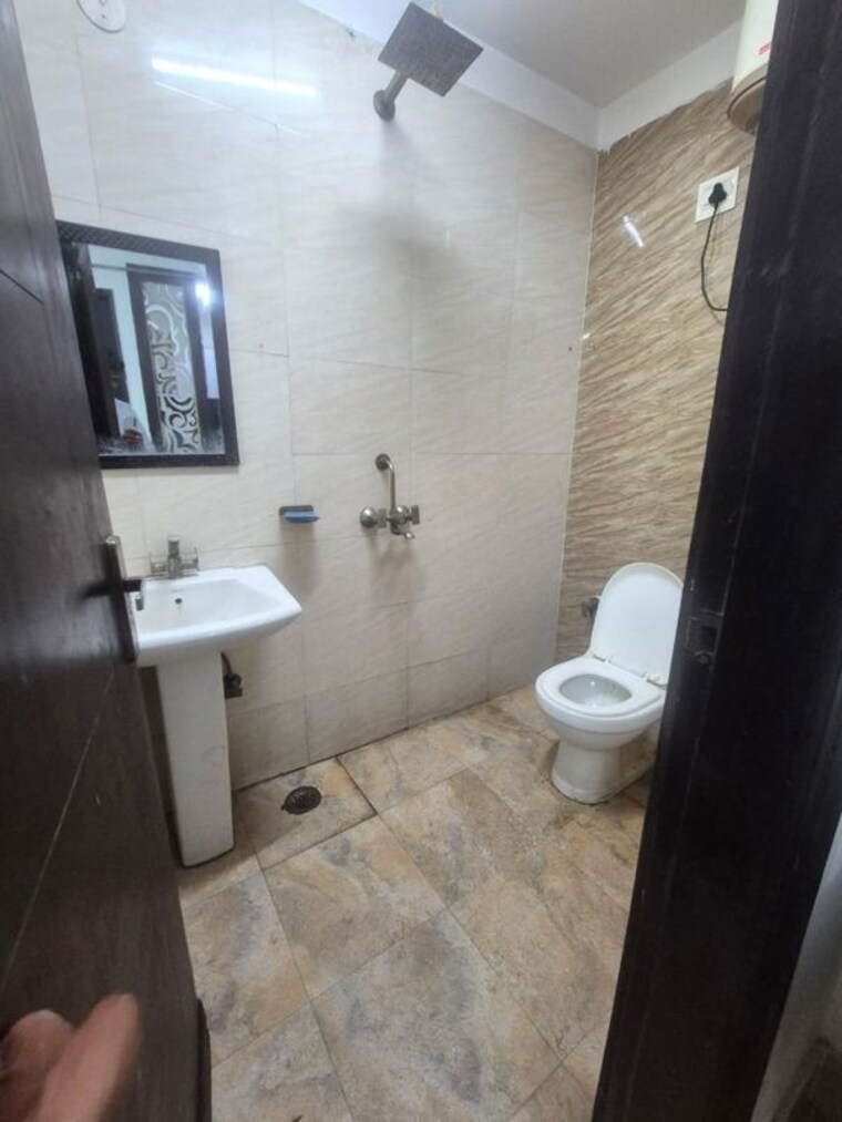 Bathroom, chattarpur 1 Bedroom 450 Sq.Ft. Builder Floor In Chattarpur Delhi 10408757