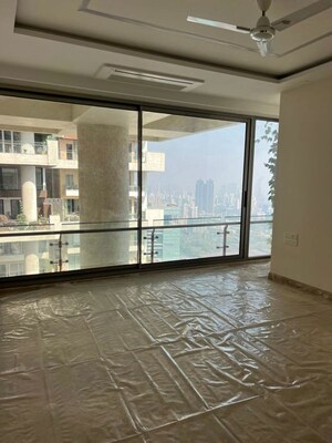Room in 4 BHK Apartment at Indiabulls Sky Forest, Lower Parel – for Rent