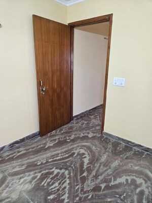 Room in 2 BHK Builder Floor at Gaur Atulyam Gravity, Omicron I Greater Noida – for Rent