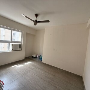 Room in 3 BHK Apartment at ATS Tourmaline, Sector 109 – for Rent