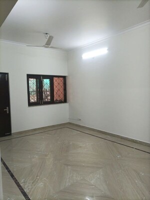 Room in 3 BHK Builder Floor at Hauz Khas – for Sale