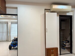 Room in 2 BHK Apartment at Jains Carlton Creek Phase 2, Manikonda – for Rent